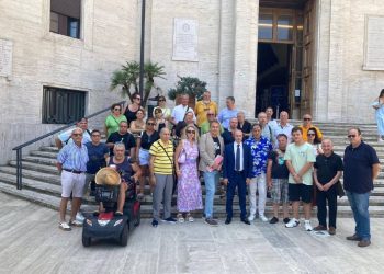Emergenza idrica a Pescara, Pettinari e alcuni cittadini scendono in piazza a manifestare