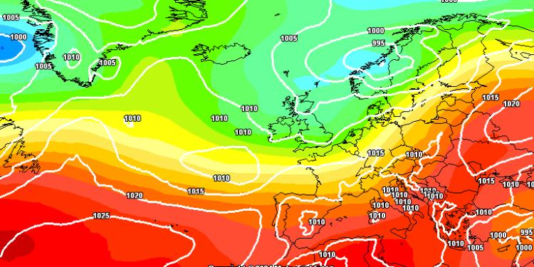 GFS vede questa situazione per le ore 14:00 di Domenica 7 luglio. Sull'Abruzzo cielo poco nuvoloso al mattino, qualche locale addensamento tuttavia non mancherà tra il pomeriggio e la sera