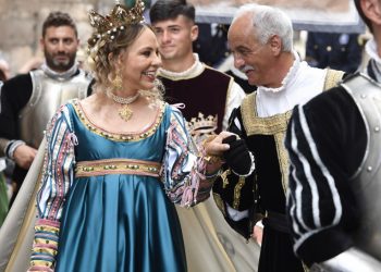 Vigilia della Giostra cavalleresca, pronti l’abito e i gioielli della regina