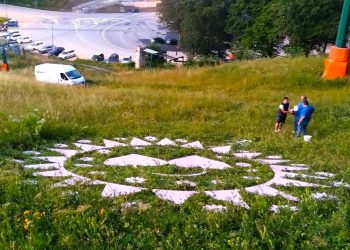 L’Ente Mostra dell’Artigianato artistico “saluta” il Giro d’Italia Women con una presentosa gigante