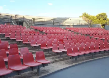 Teatro D’Annunzio chiuso, concerto De André cambia sede e data