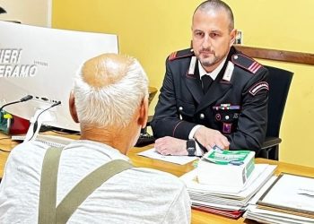 Finto carabiniere smascherato da una coppia di anziani, “abbiamo visto il video di Lino Banfi”