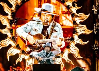 Un’overdose d’amore infiamma Pescara, in migliaia al concerto di Zucchero