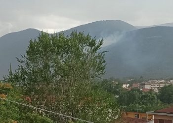 Fulmine cade a terra sul monte Genzana e scatena un incendio