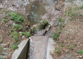 Asbuc Paganica e San Gregorio, tombini ostruiti, liquami nei terreni e nel fiume Raiale