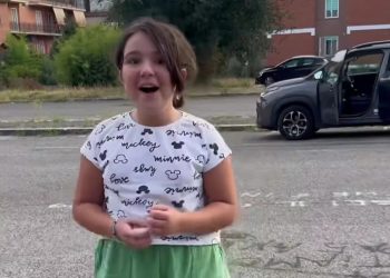 Bambina abruzzese incontra per caso il suo cantante preferito, Ultimo immortala il momento