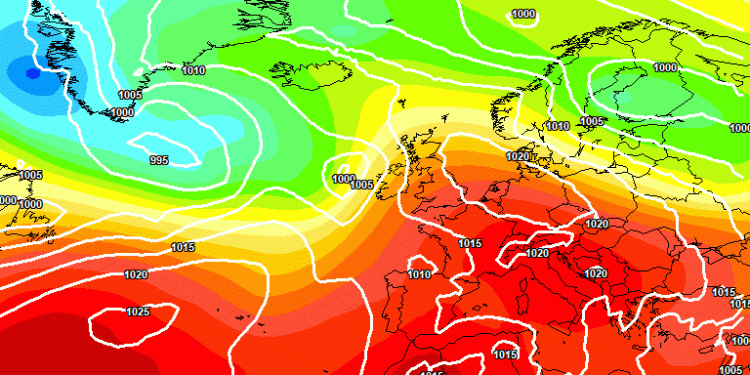 A 500 hpa, ECMWF vede questa situazione Domenica 11 Agosto con i geopotenziali abbastanza elevati. Pertanto in Abruzzo condizioni stabili e soleggiate con temperature in aumento