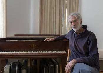 Il cantautore Flavio Giurato live alla “Spiaggia libera tutti” di Pescara