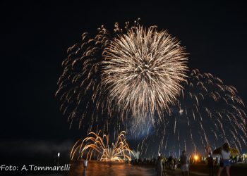 Tre giorni di grandi eventi a Roseto degli Abruzzi, i fuochi d’artificio chiudono la festa