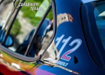 Minaccia e perseguita una 23enne vicina di casa, divieto di avvicinamento per un 37enne