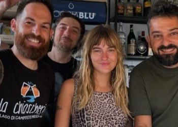 Victoria De Angelis, bassista dei Måneskin, torna alle origini: una giornata in Abruzzo