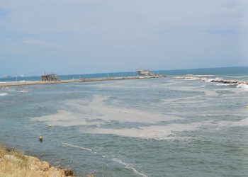 Mucillagine sulla costa dei trabocchi: continua l’allarme per l’Abruzzo (foto)