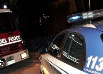 Due agenti eroi salvano 5 persone da una palazzina in fiamme