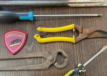 Sorpreso dai poliziotti a rubare rame da una casa, arrestato 36enne