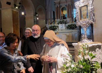A Manopello benedizione del reliquario del Volto Santo destinato alla cattedrale di San Francisco in California