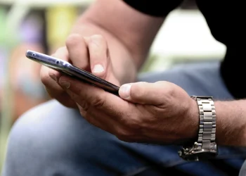 Invia su WhatsApp foto scattata a due arbitre nello spogliatoio: condannato 39enne pescarese