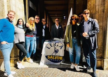 La Lega di Sulmona in piazza a sostegno di Salvini