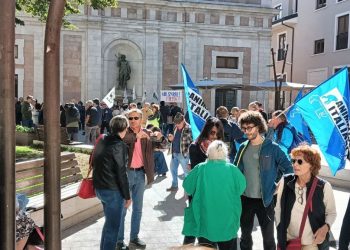 Sit-in contro la mattanza di cervi in Abruzzo, in mille all’Aquila per manifestare