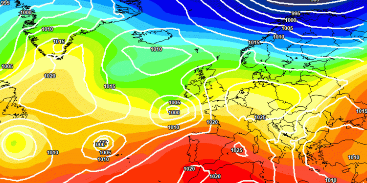 La situazione prevista dal modello europeo ECMWF per le ore 14:00 di Domenica 29 Settembre. Sull'Abruzzo saranno possibili dei rovesci e temperature in calo.