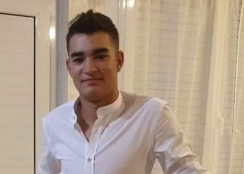 Non ce l’ha fatta il 18enne investito sulla sua bici, addio ad Alex: i suoi organi verranno donati