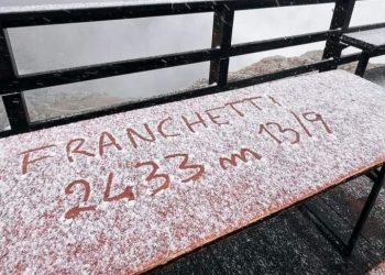 In Abruzzo arriva la prima neve, imbiancato il Gran Sasso