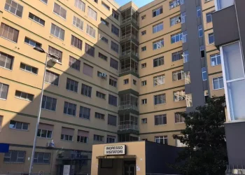 Muore un parente, in 40 invadono l’ospedale: sfasciano il reparto e minacciano i medici