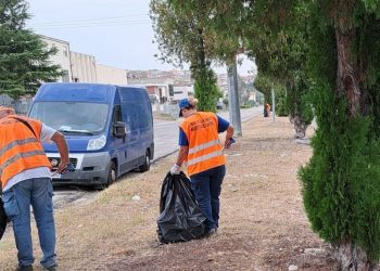 Rifiuti abbandonati nell’area industriale, l’intervento straordinario dell’amministrazione comunale