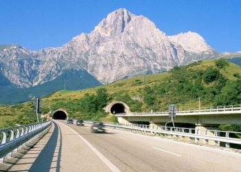 Sospesa l’attività nella galleria del Gran sasso, proseguono i lavori del traforo