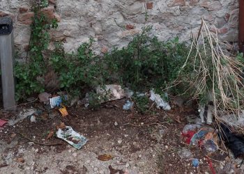 Degrado e sporcizia in via delle Recluse a Teramo, monta la protesta dei residenti