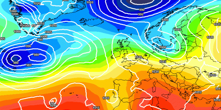 La situazione secondo il modello europeo ECMWF per le ore 14:00 di Domenica 13 Ottobre. Sulla nostra regione cielo tra poco nuvoloso ed a tratti variabile sui rilievi. Temperature gradevoli.