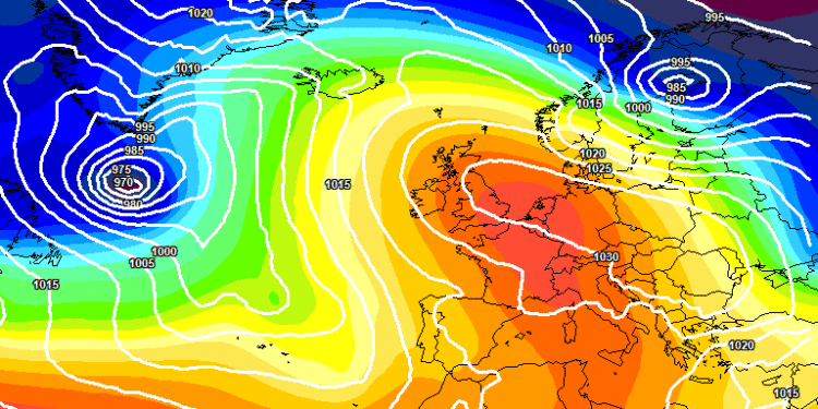 Ecco secondo il modello europeo, come sarà la situazione a 500 hpa Domenica 3 Novembre. Sull'Abruzzo, condizioni di cielo poco nuvoloso e clima mite per il periodo in essere