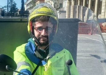 La storia del portalettere Vincenzo, dalla Sicilia all’Abruzzo: “Pescara mi ricorda la mia Sicilia”