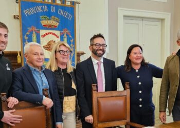 A scuola di nuoto, 13 classi del in piscina per le ore di educazione fisica
