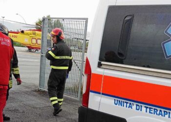Schianto sulla A24 nei pressi di Carsoli: grave un ragazzo di Celano