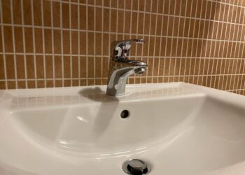 Carenza d’acqua a San Pelino, una residente: “Pochissima erogazione una sola volta al giorno”