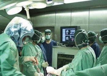 Donna morta per un’operazione eseguita in ritardo, la famiglia risarcita con un milione di euro