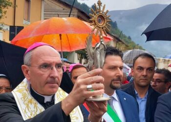 Capistrello accoglie le reliquie di San Giovanni Paolo II in una cerimonia solenne (fotogallery)