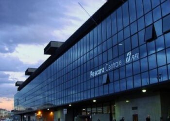 Ruba i bagagli in stazione, 38enne denunciato alla polizia