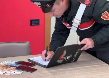 Si fingono Carabinieri per truffare una donna, denunciati due napoletani
