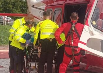 Malore mentre raccoglie le castagne, 70enne salvato dai vigili del fuoco