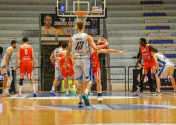 Il Roseto Basket 20.20 cade nel finale: a spuntarla è la Teramo a Spicchi 75-79