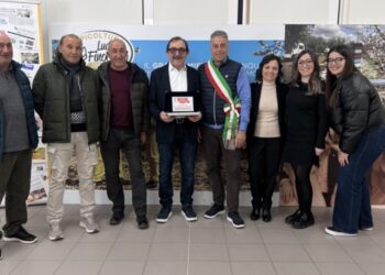 Apicoltura Luca Finocchio vince il concorso Stand Regina di Miele 2024