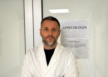 Va in ospedale con dolori lancinanti e addome enorme, le rimuovono un tumore di 30 chili