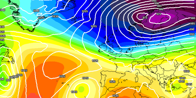 La situazione come prospetta il modello europeo ECMWF prevista per le ore 13:00 di Domenica 17 Novembre. Condizioni di cielo poco nuvoloso e temperature in aumento (+8/+9°c ad 850 hpa)