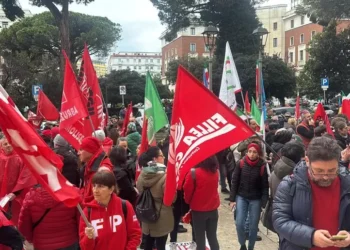 Sciopero: presidi ovunque in Abruzzo, in centinaia a Pescara