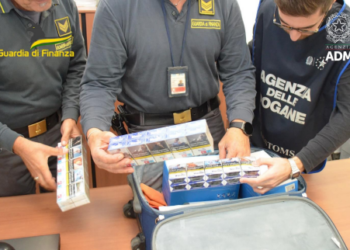 Guardia di finanza e Adm sequestrano 25 chili di sigarette di contrabbando