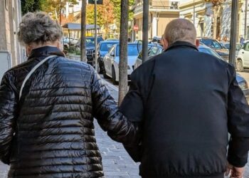 Va nel cimitero e si toglie la vita davanti alla tomba della moglie