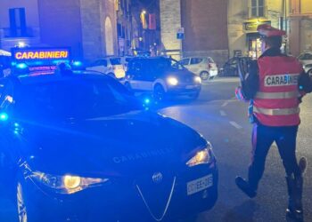 Operazione antidroga nel centro città: scovato e denunciato il baby spacciatore della panchina