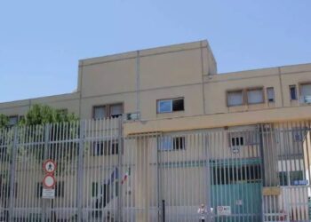 Fuoco e fiamme nella “Casa di lavoro” di Vasto, intossicati 4 poliziotti