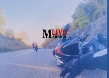 Perde il controllo della moto e finisce contro un muro: operazione alla tibia per un 22enne